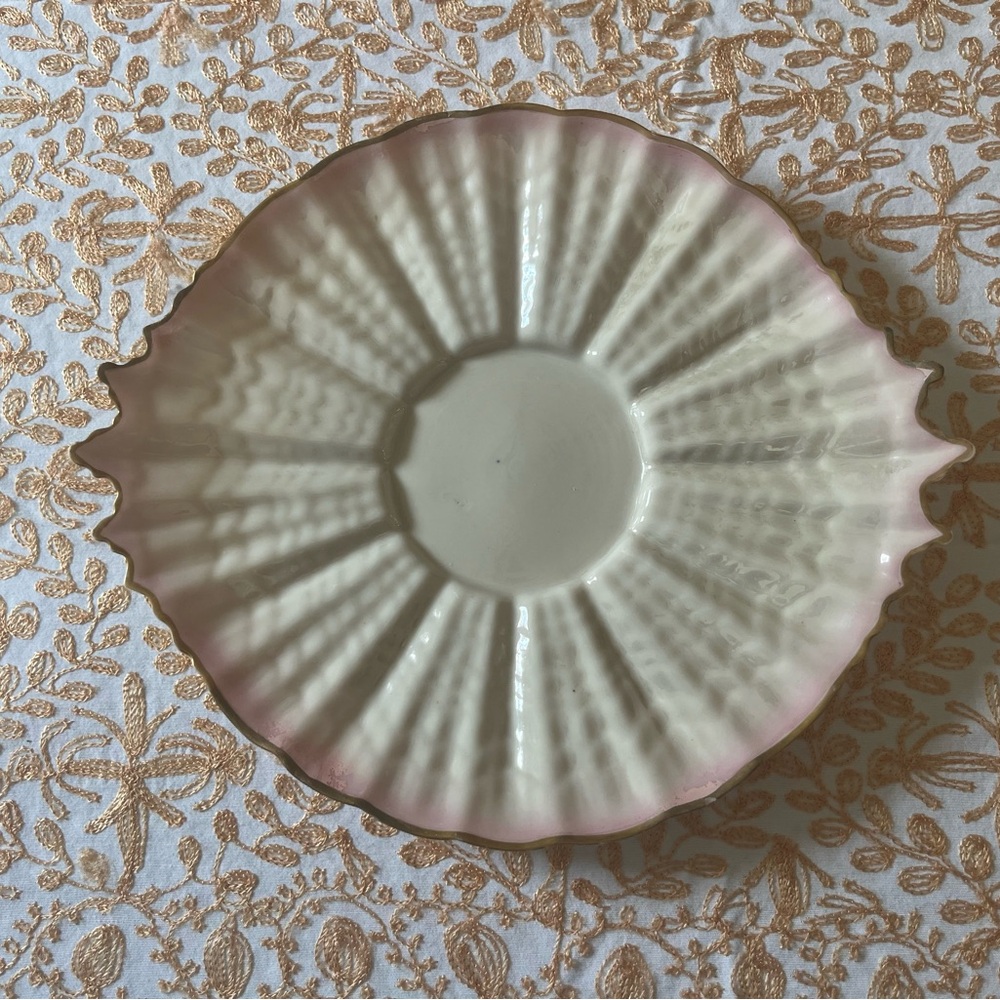 Belleek Tridacna Handled Cake Plate- Pink w/ Gold Trim
